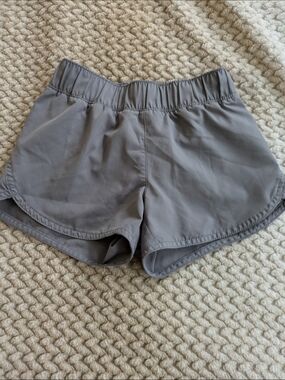 Girl's Old Navy Gray Active Shorts with Elastic Waistband Size Small (6-7)